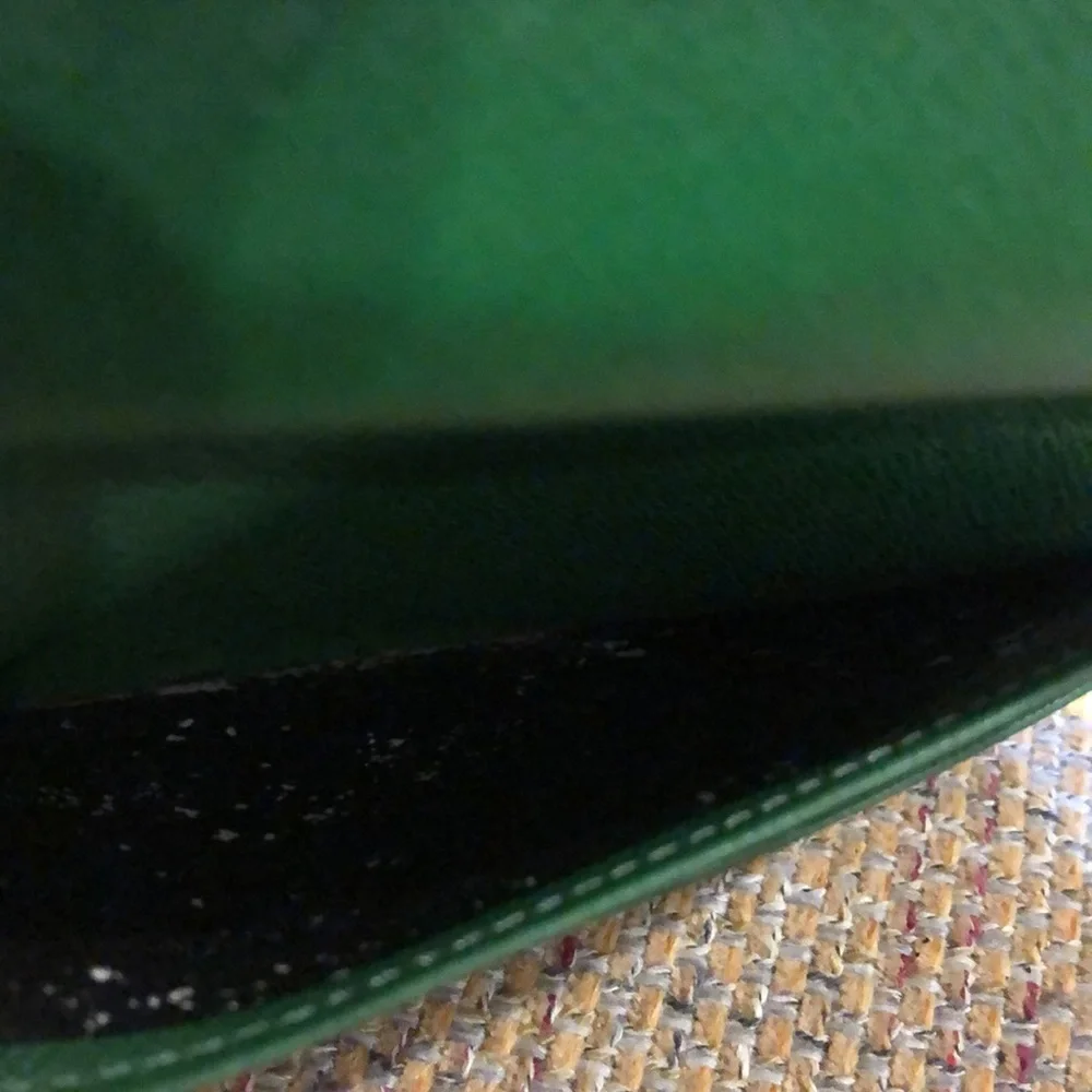 LOUIS VUITTON Green EPI Leather Kiss Lock Bifold Wallet MI1916